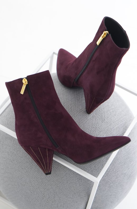 A Pair - Trendy Witch Heel Bordeaux