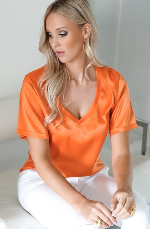 Blond Hour - The Perfect Shiny Tshirt V-neck - Orange