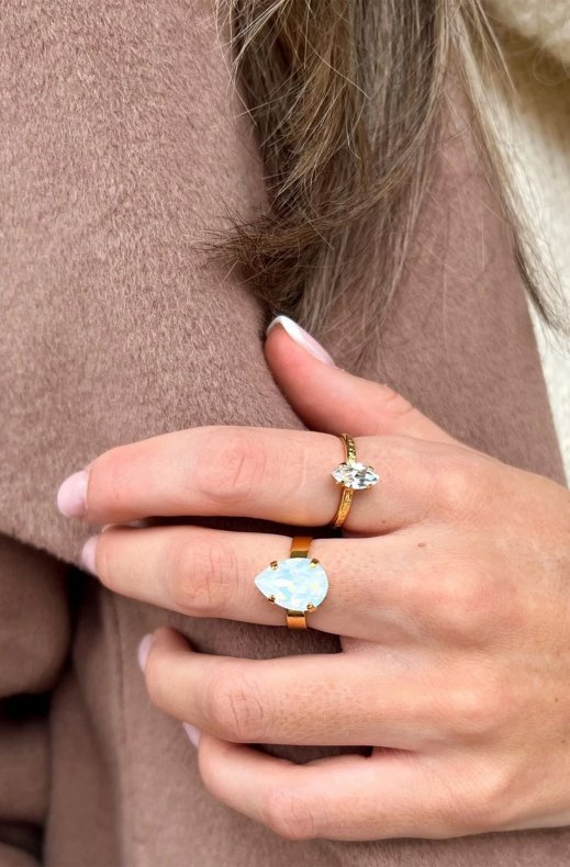 Caroline Svedbom - Mini Drop Ring - White Opal Gold