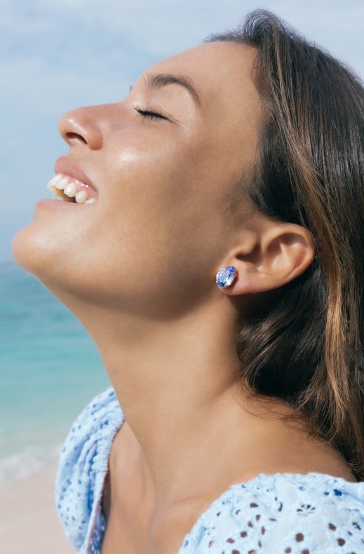 Caroline Svedbom - Mini Drop Studs Gold Light Sapphire