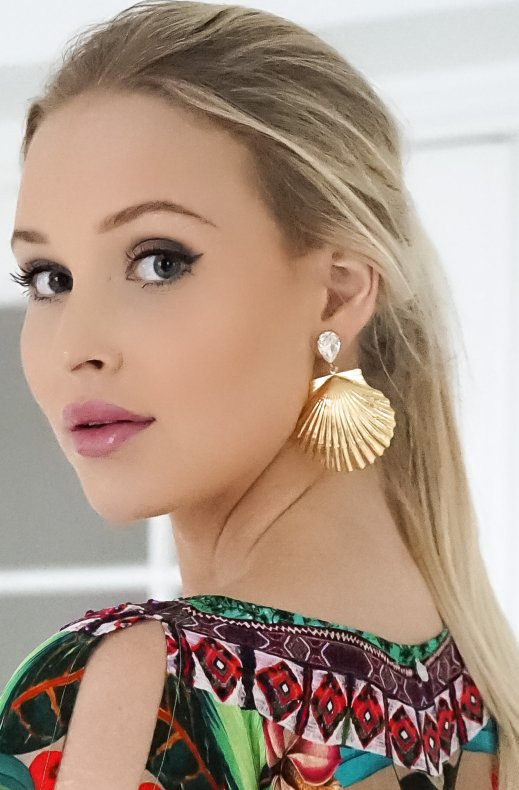 CAROLINE SVEDBOM - SHELL EARRING GOLD CRYSTAL