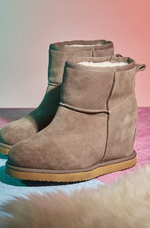 Colors of California - Winter Wedge Suede - Taupe