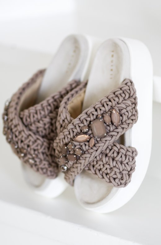 Inuikii - Woven Stone Platform - Taupe
