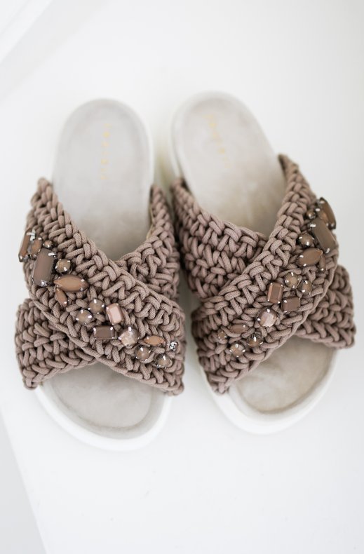 Inuikii - Woven Stone Platform - Taupe