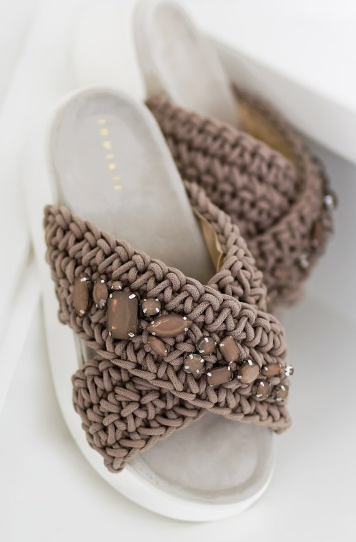Inuikii - Woven Stone Platform - Taupe