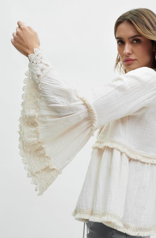 Lola Casademunt - Top with Trumpet sleeve 22360004 - Offwhite