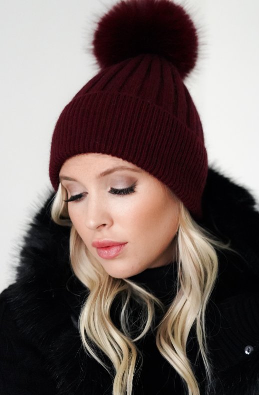 Plain Vanilla - Beanie with faux fur pompom - Bordeaux