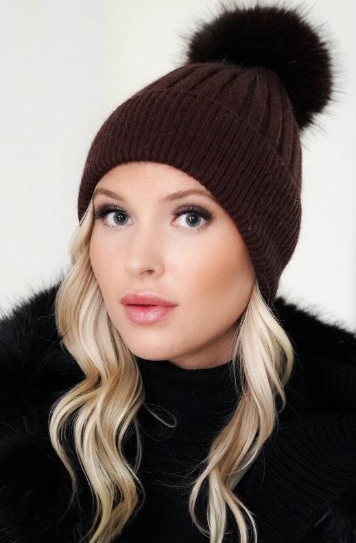 Plain Vanilla - Beanie with faux fur pompom - Chocolate