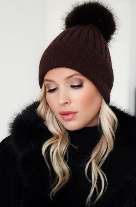 Plain Vanilla - Beanie with faux fur pompom - Chocolate