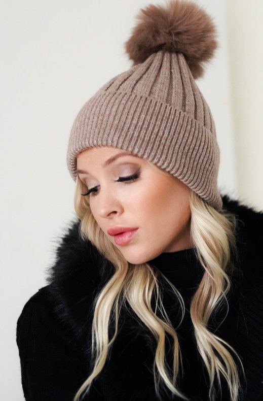 Plain Vanilla - Beanie with faux fur pompom - Sand
