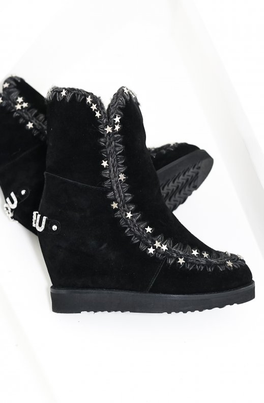 MOU – FRENCH TOE WITH METAL STARS ON ESKIMO STITCHING BLACK