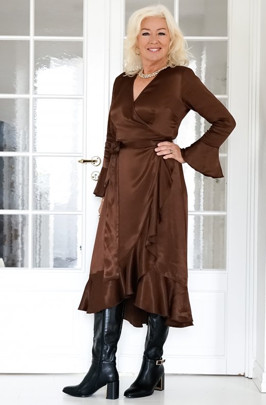 Blond Hour <3 Susanne Nordström - The Perfect Wrap Dress viscos - Chocolate