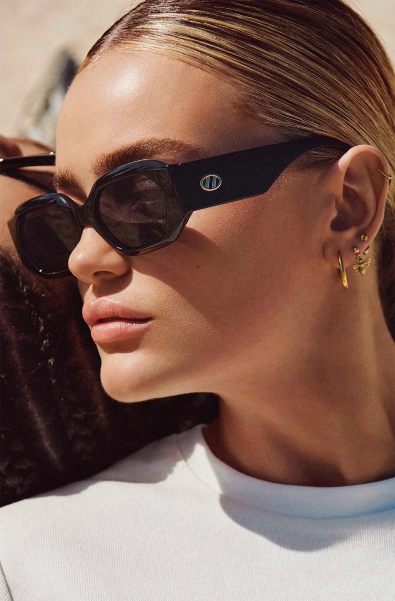 Abracadabra Sunglasses - Bright Gold w/ Smoke // Le Sustain